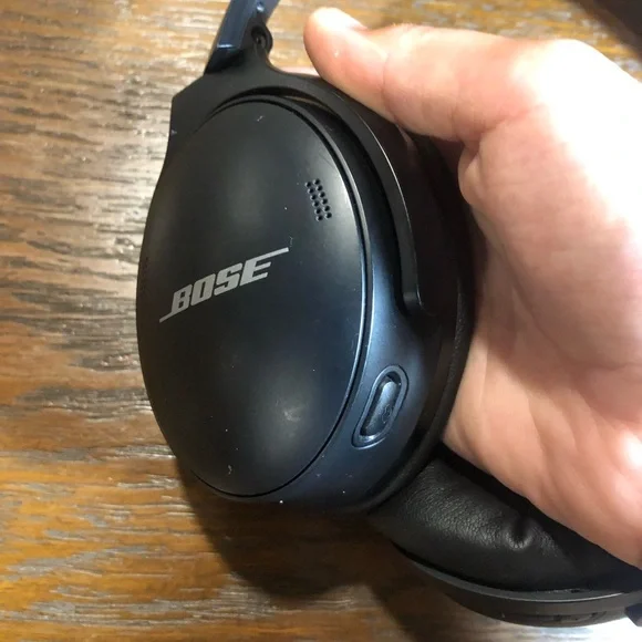 Bose QuietComfort Black Headphones - Picture 5 of 5